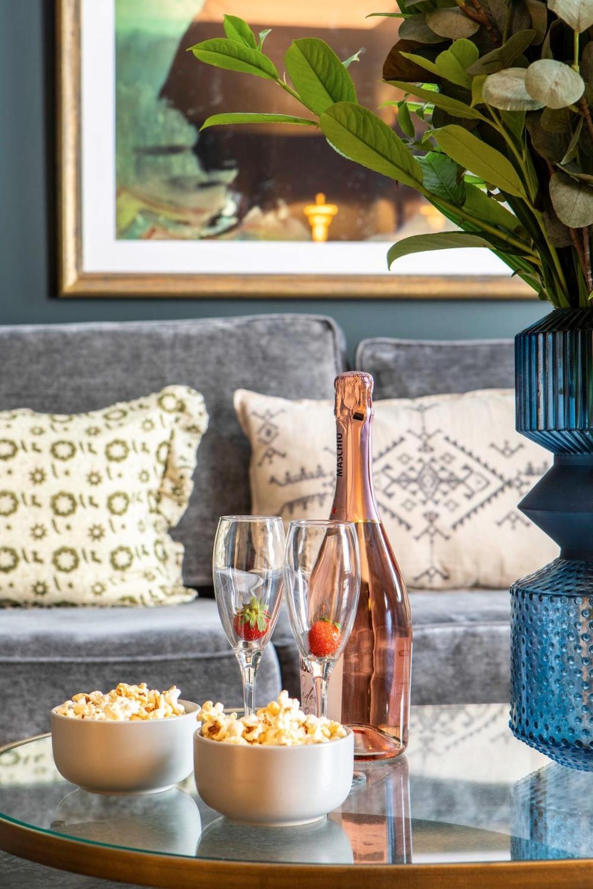 Celebration House - Sleeps 13 - Holiday home Bath