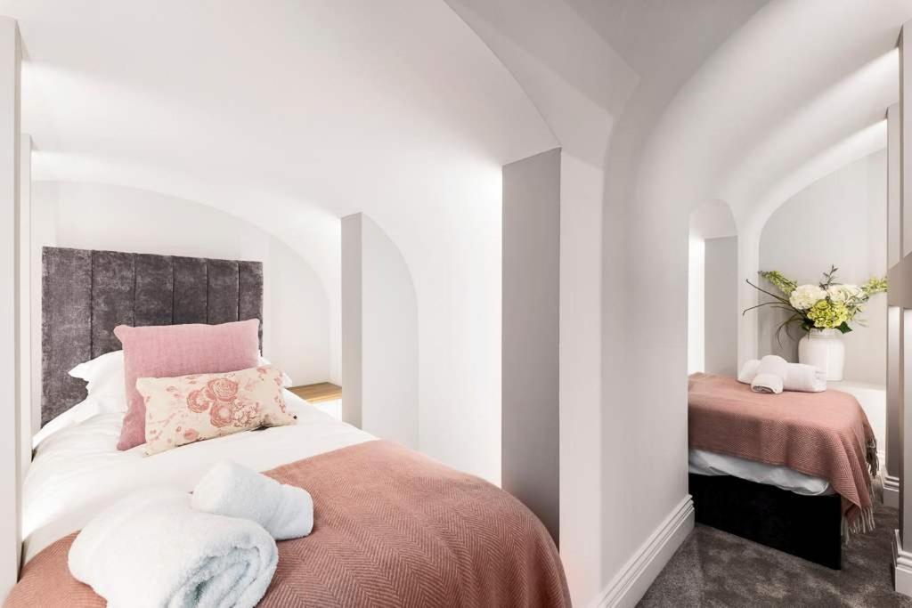 Former Wine Vaults With Hot Tub & Private Courtyard * Bath