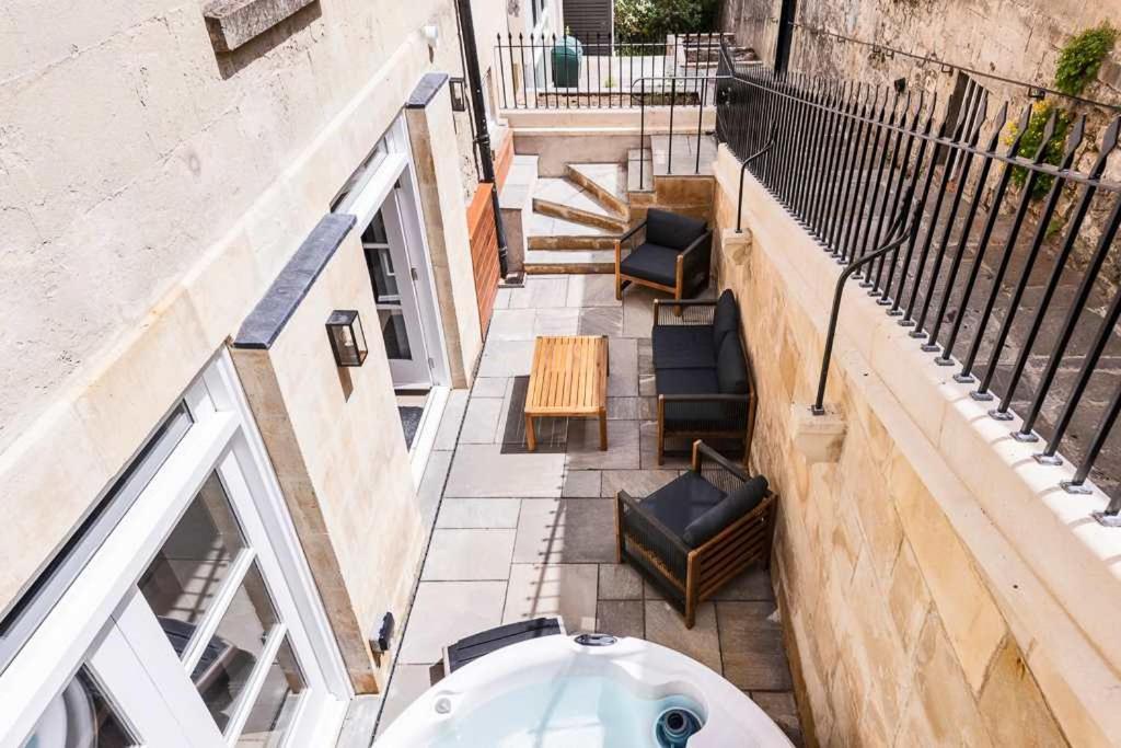 Former Wine Vaults With Hot Tub & Private Courtyard Apartment *