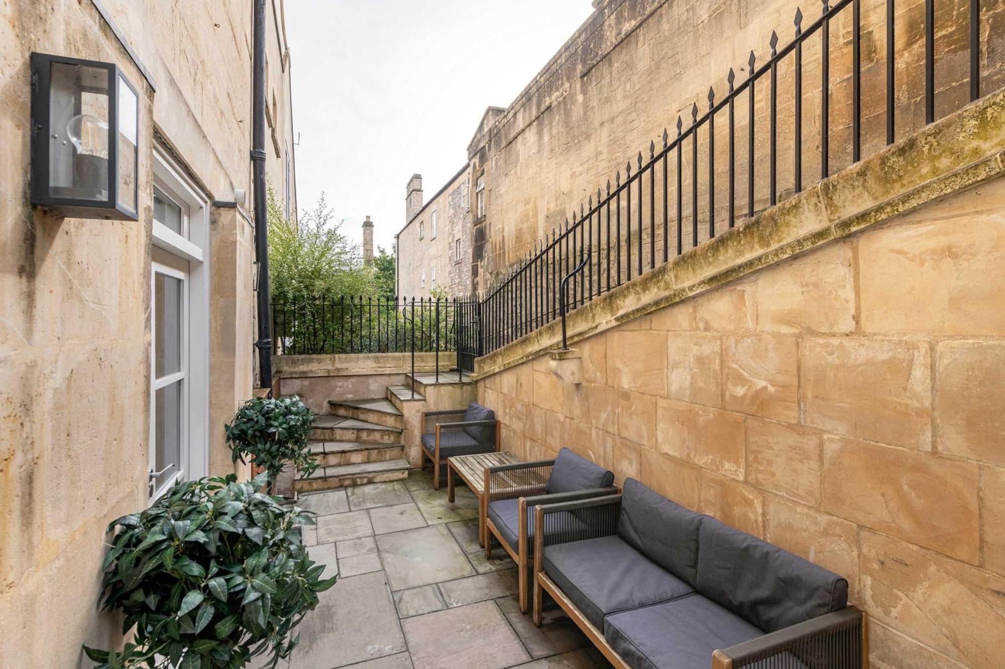 Apartment Former Wine Vaults With Hot Tub & Private Courtyard Bath