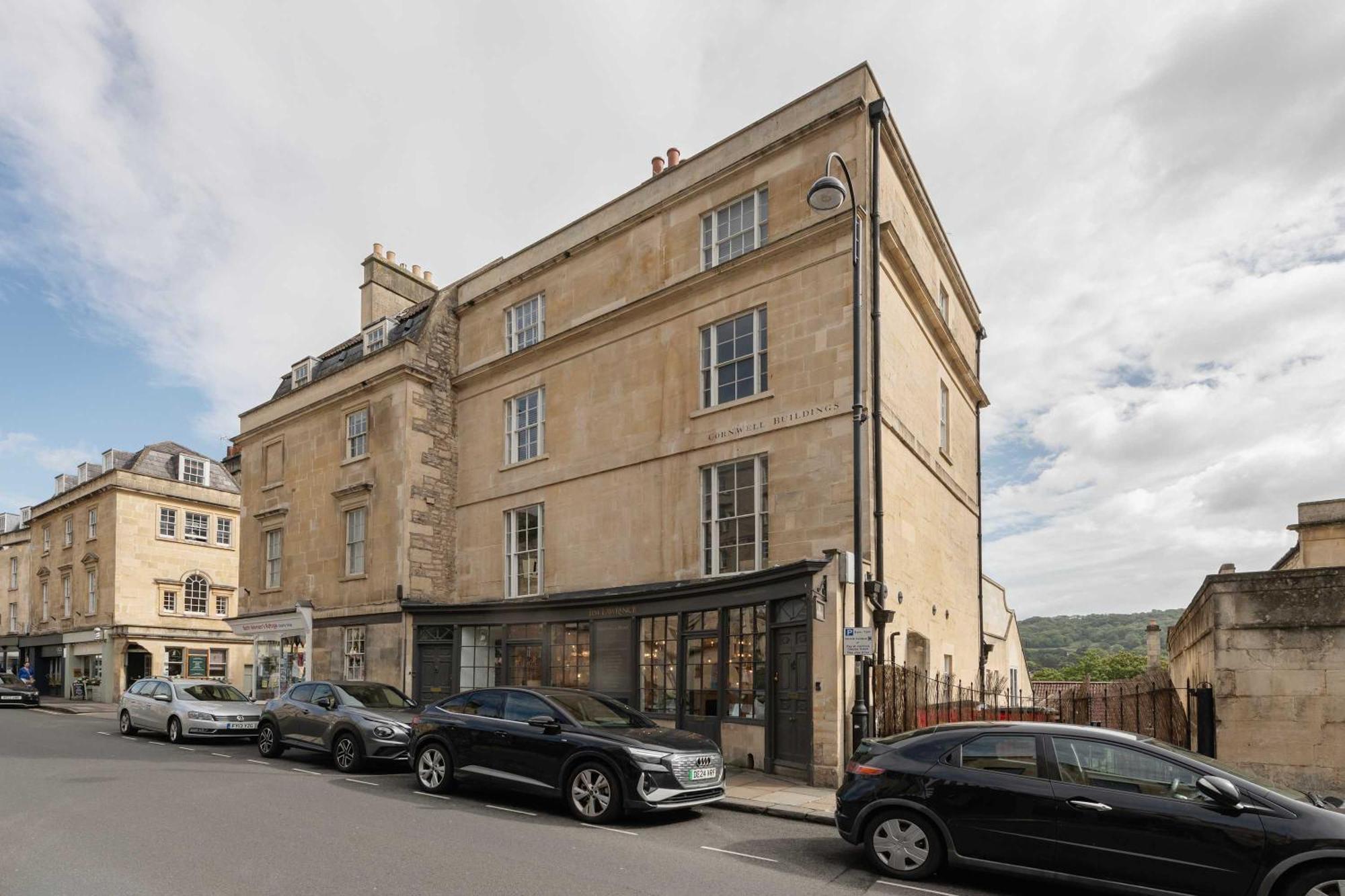 Former Wine Vaults With Hot Tub & Private Courtyard Apartment