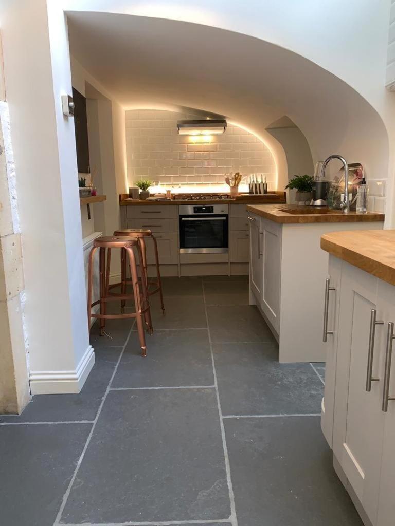 Boutique With 2 Beautiful Bedrooms * Bath