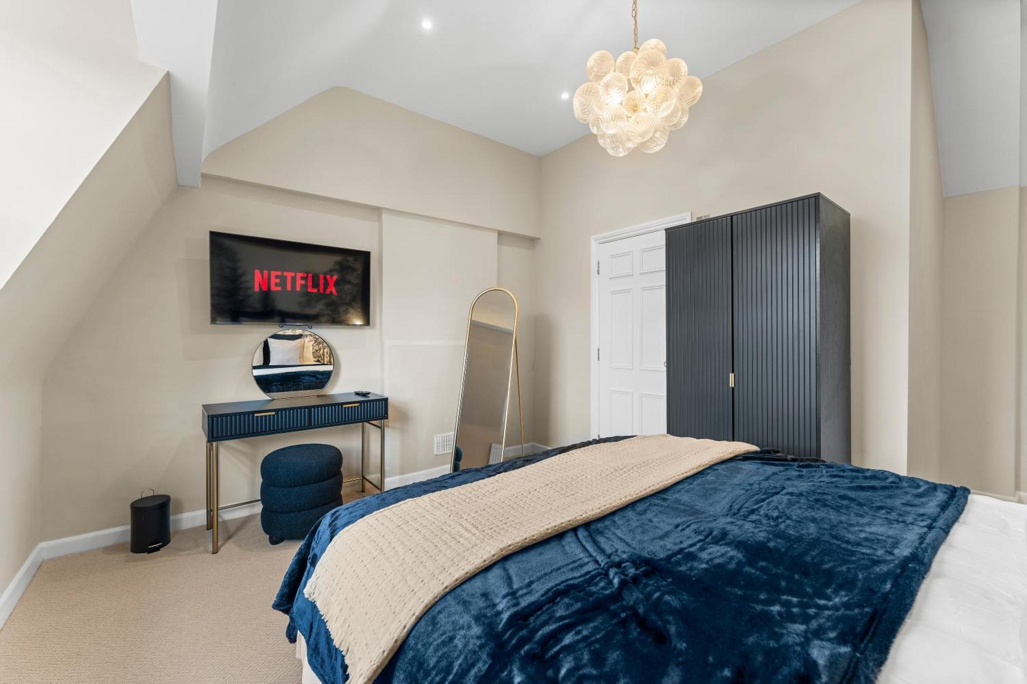 The Gatsby - Luxury 4 Bedroom Abode In Apartment