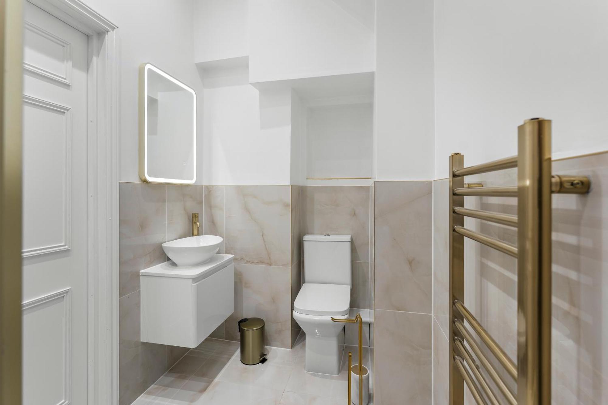 The Gatsby - Luxury 4 Bedroom Abode In Apartment Bath