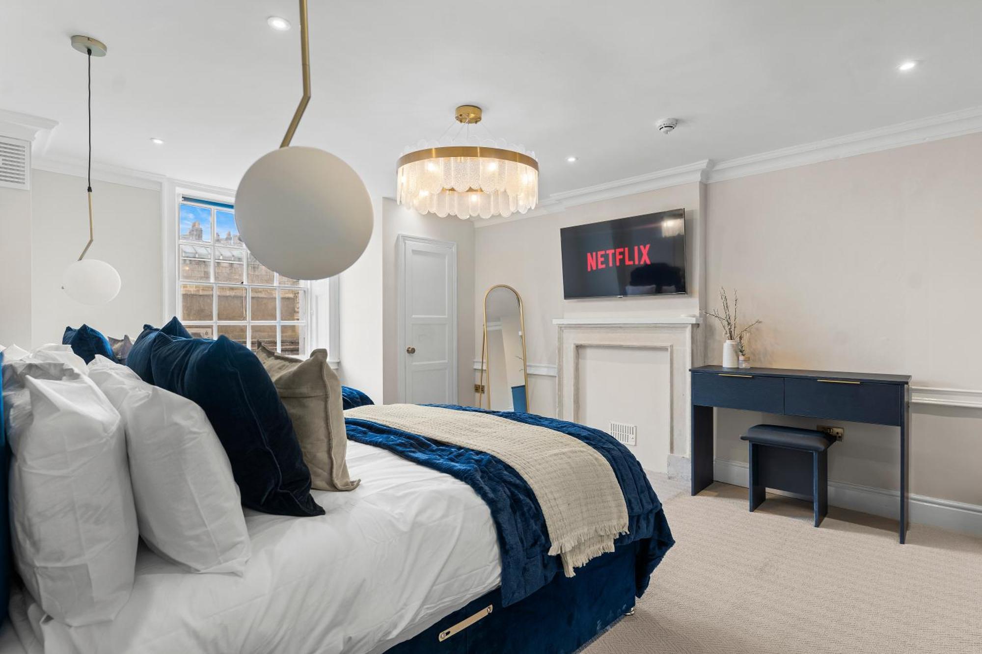 The Gatsby - Luxury 4 Bedroom Abode In