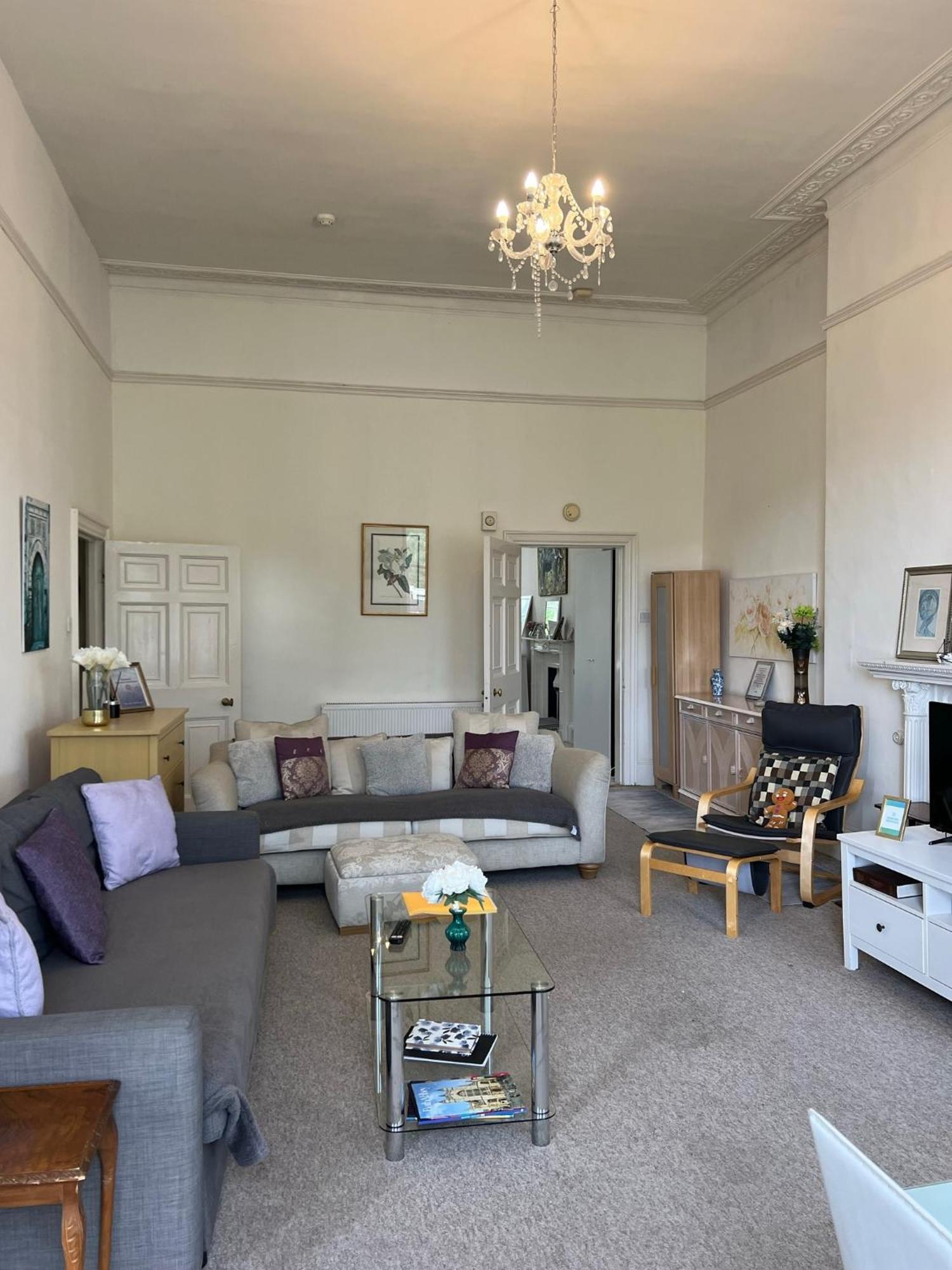 Grosvenor In - Great For Families, Groups, Couples, 80 Sq M, Parking Apartment *