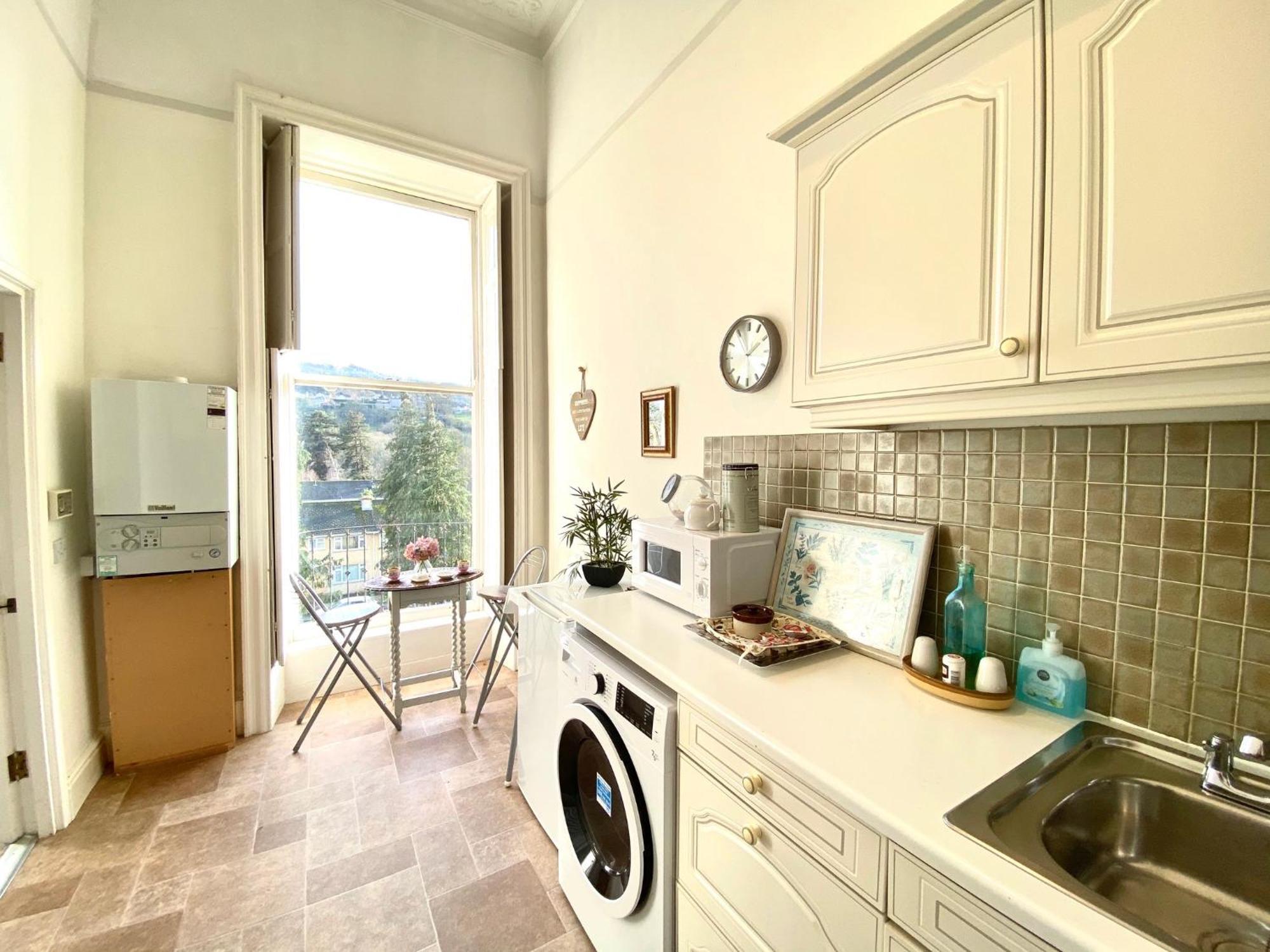Grosvenor In - Great For Families, Groups, Couples, 80 Sq M, Parking Apartment