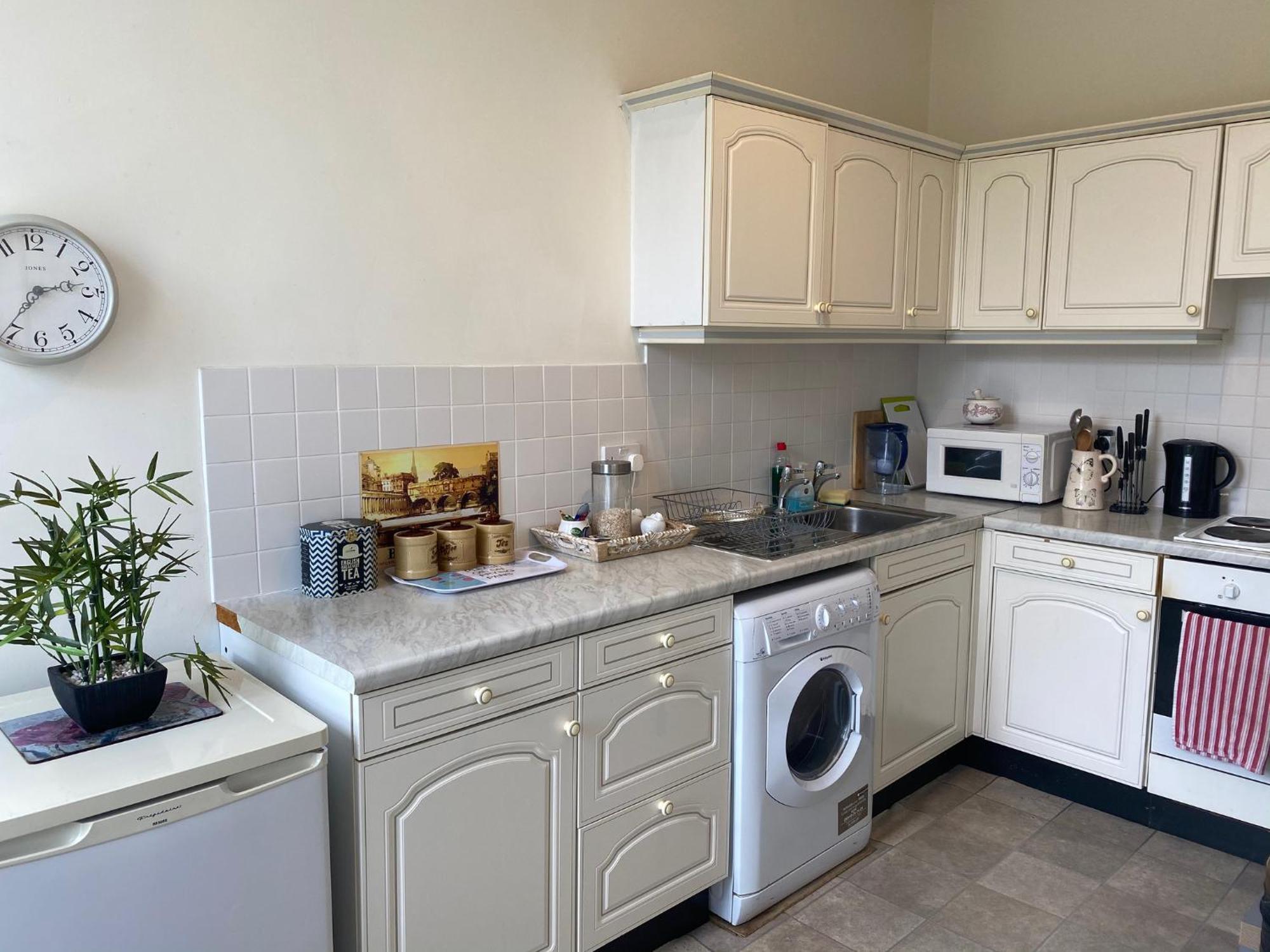 Grosvenor In - Great For Families, Groups, Couples, 80 Sq M, Parking Apartment *