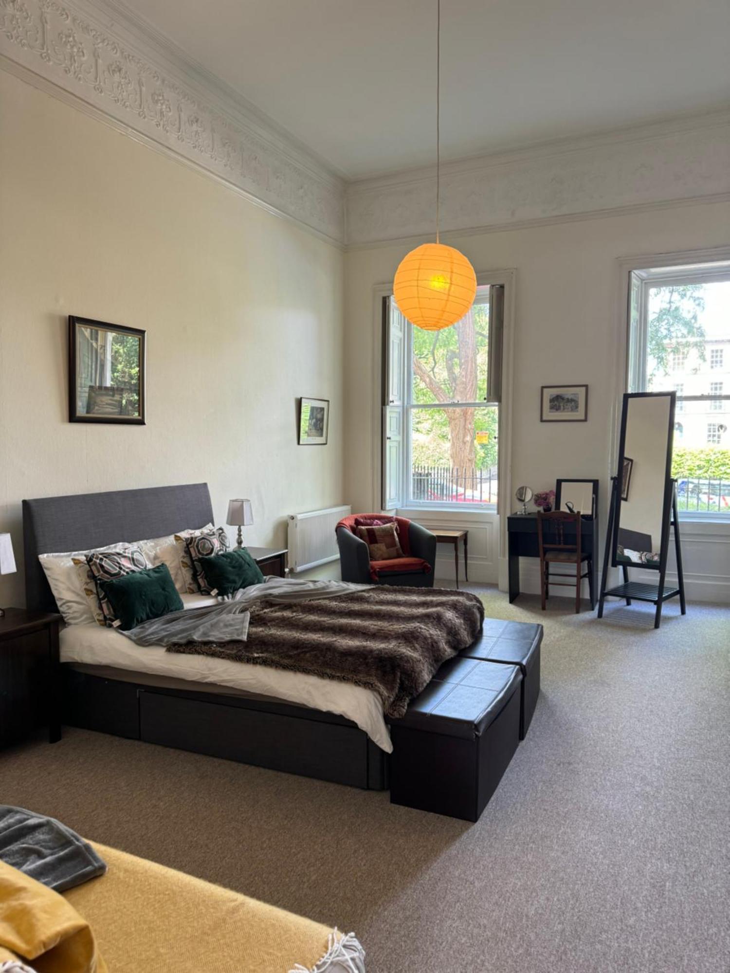 Apartment Grosvenor In - Great For Families, Groups, Couples, 80 Sq M, Parking *