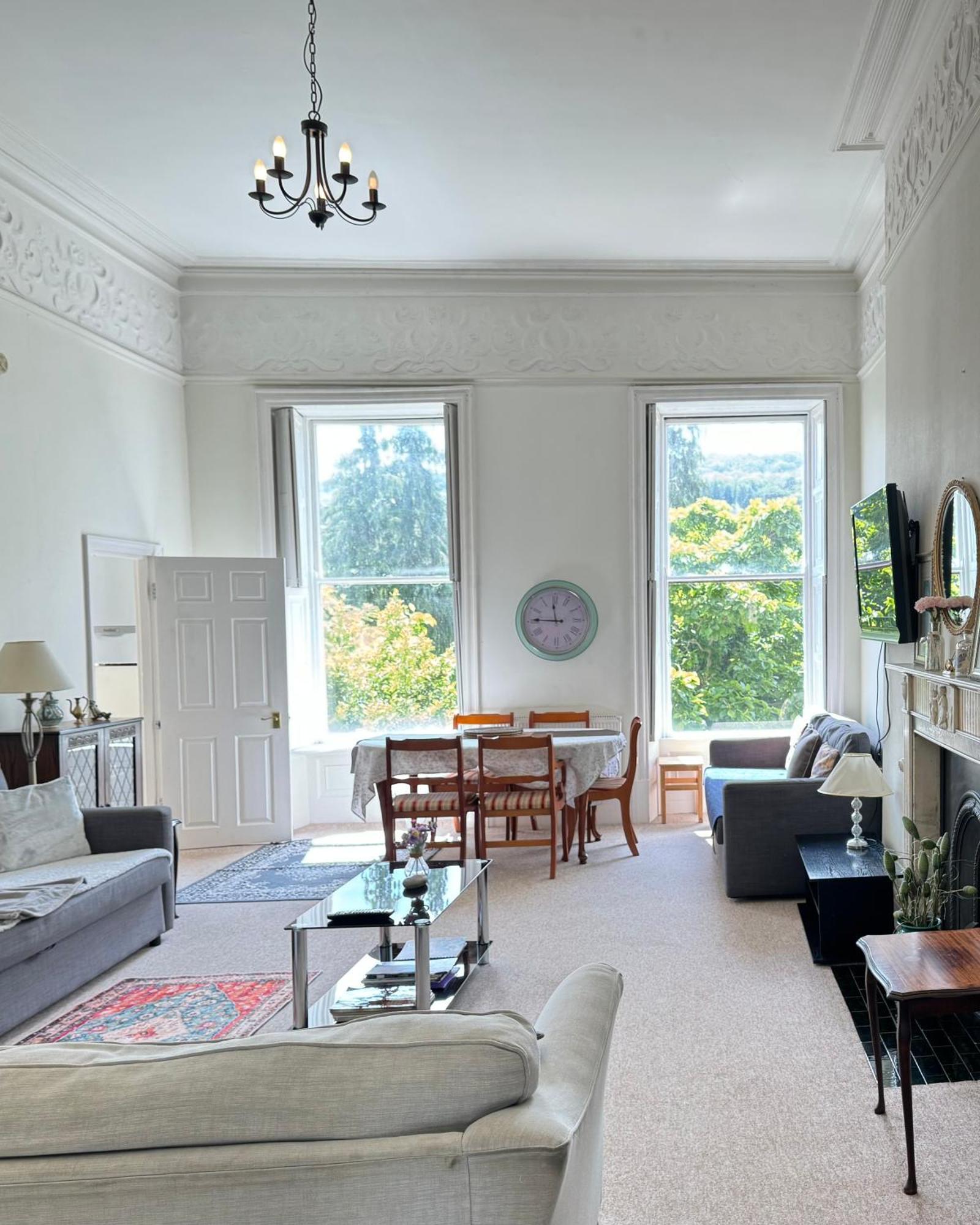 Grosvenor In - Great For Families, Groups, Couples, 80 Sq M, Parking *