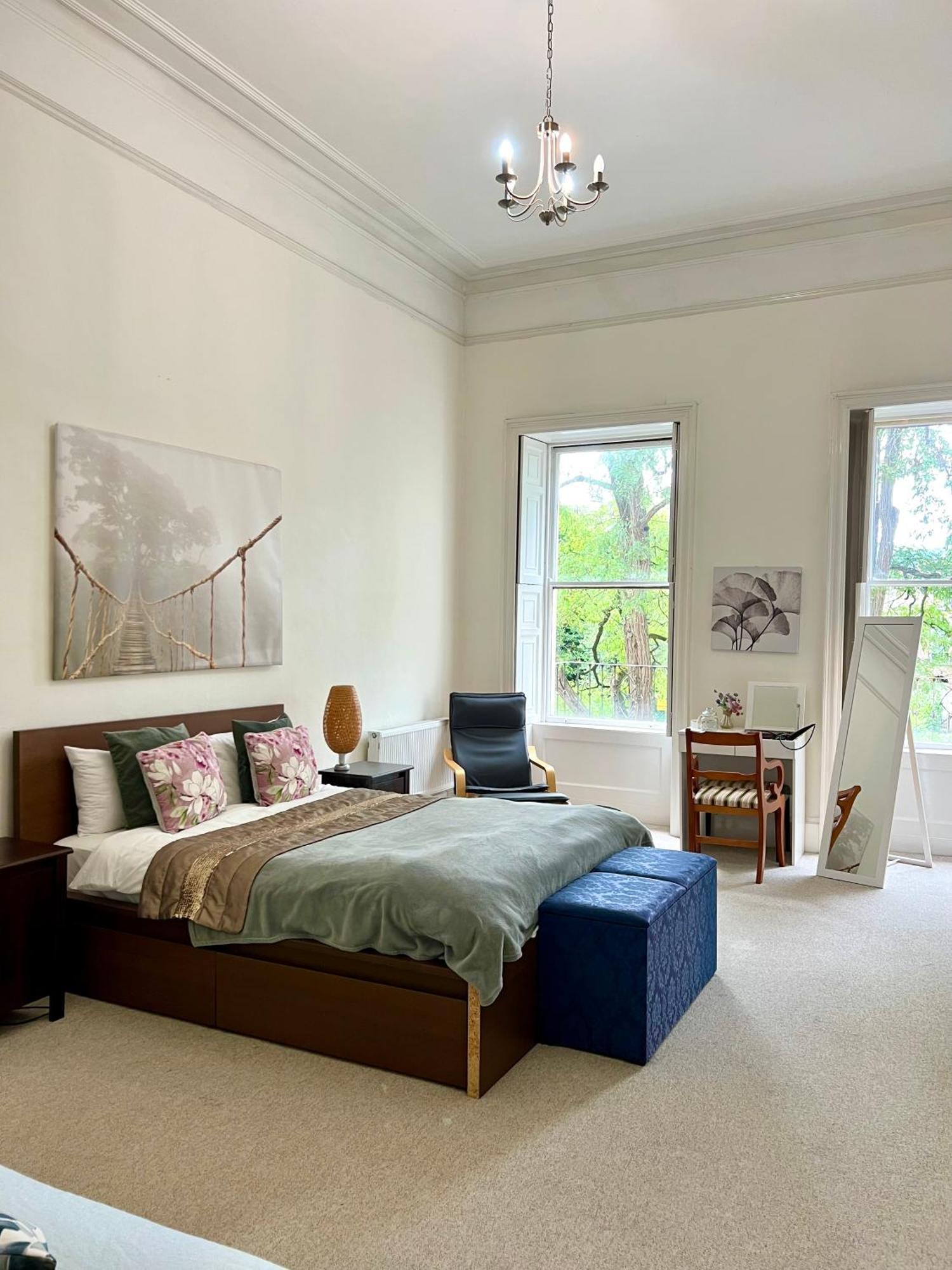 Apartment Grosvenor In - Great For Families, Groups, Couples, 80 Sq M, Parking *