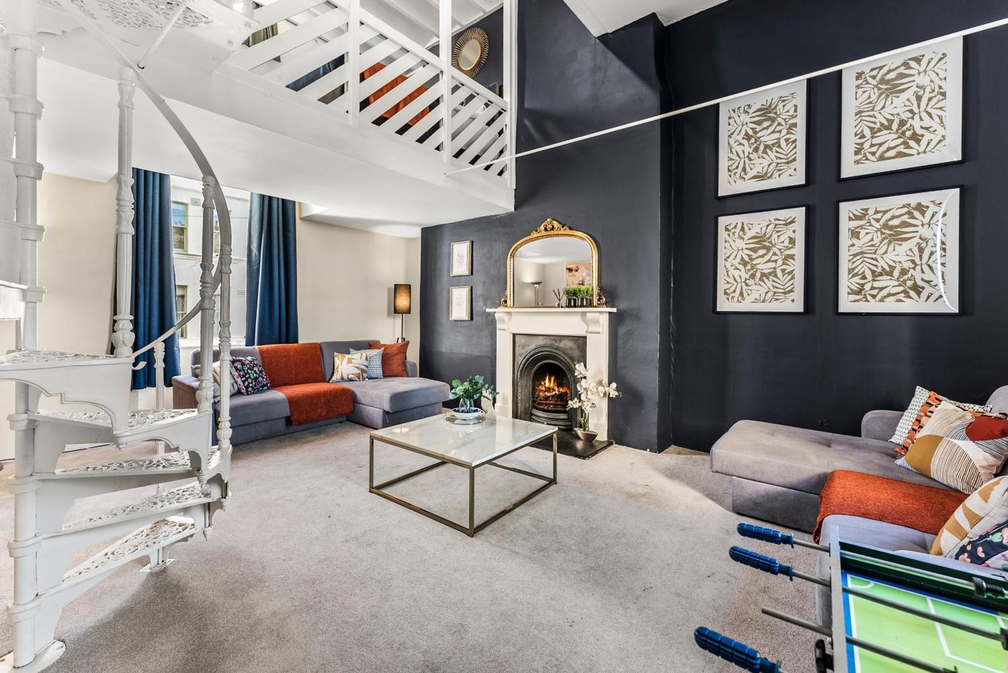 200 Year Old Georgian House In * Bath