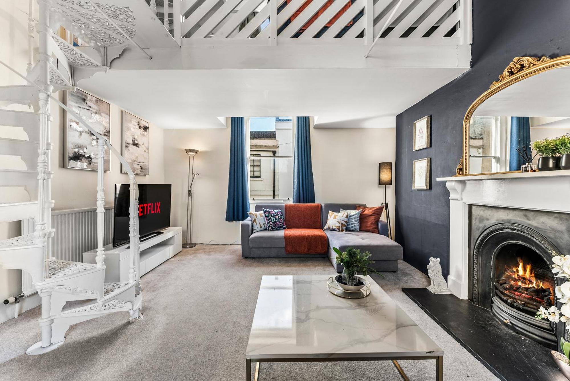 200 Year Old Georgian House In * Bath