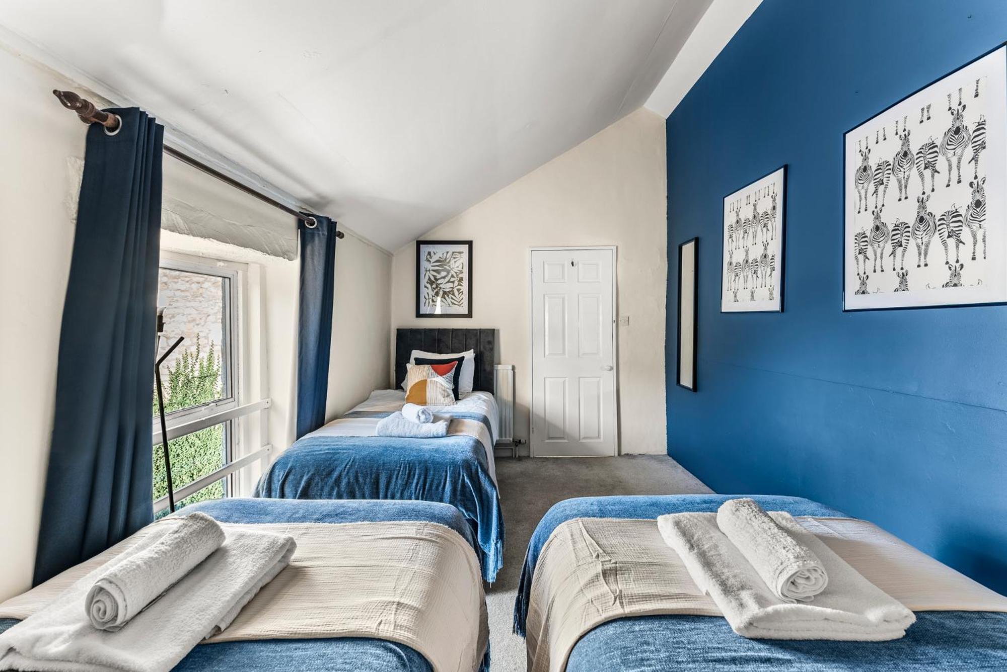 200 Year Old Georgian House In Apartment *