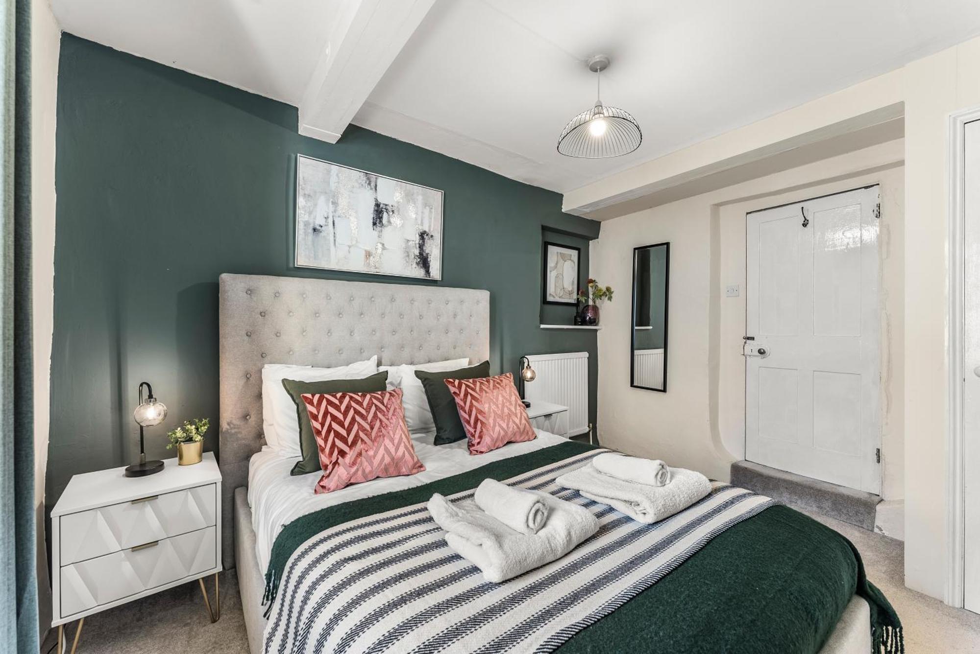 200 Year Old Georgian House In Apartment *