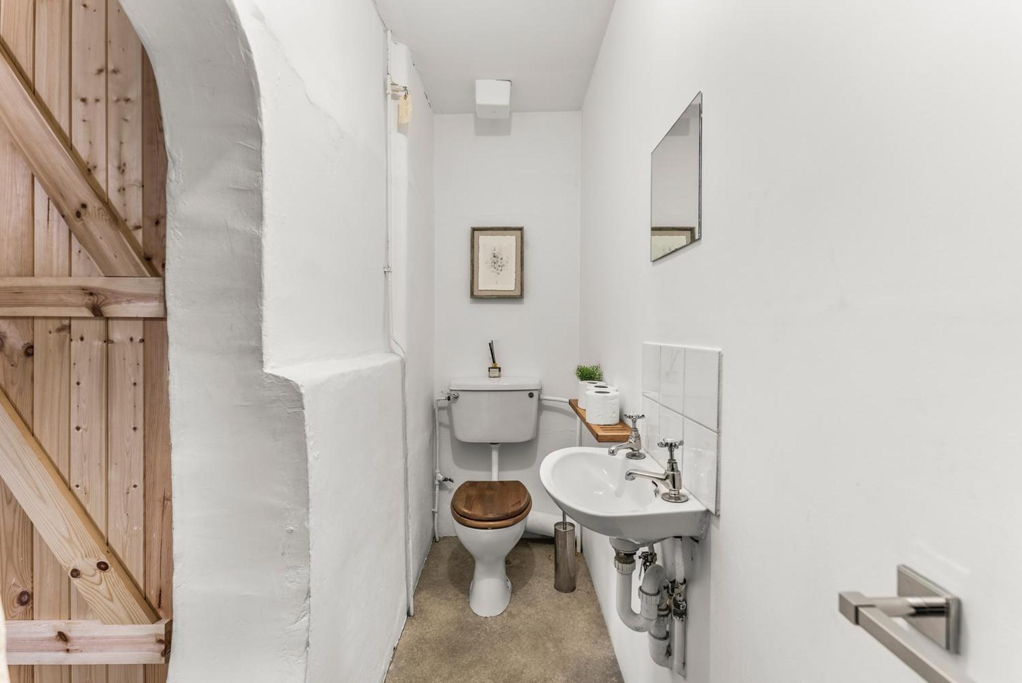 200 Year Old Georgian House In Apartment Bath