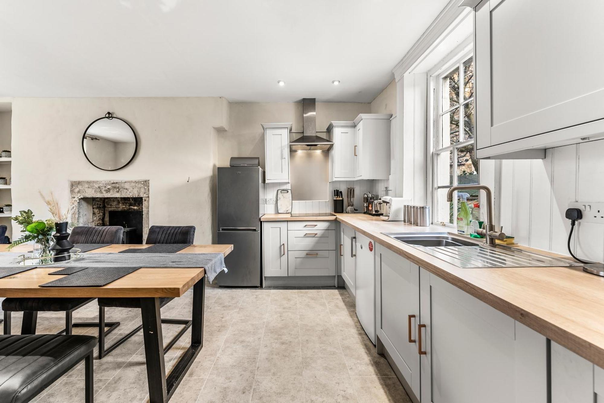200 Year Old Georgian House In Apartment