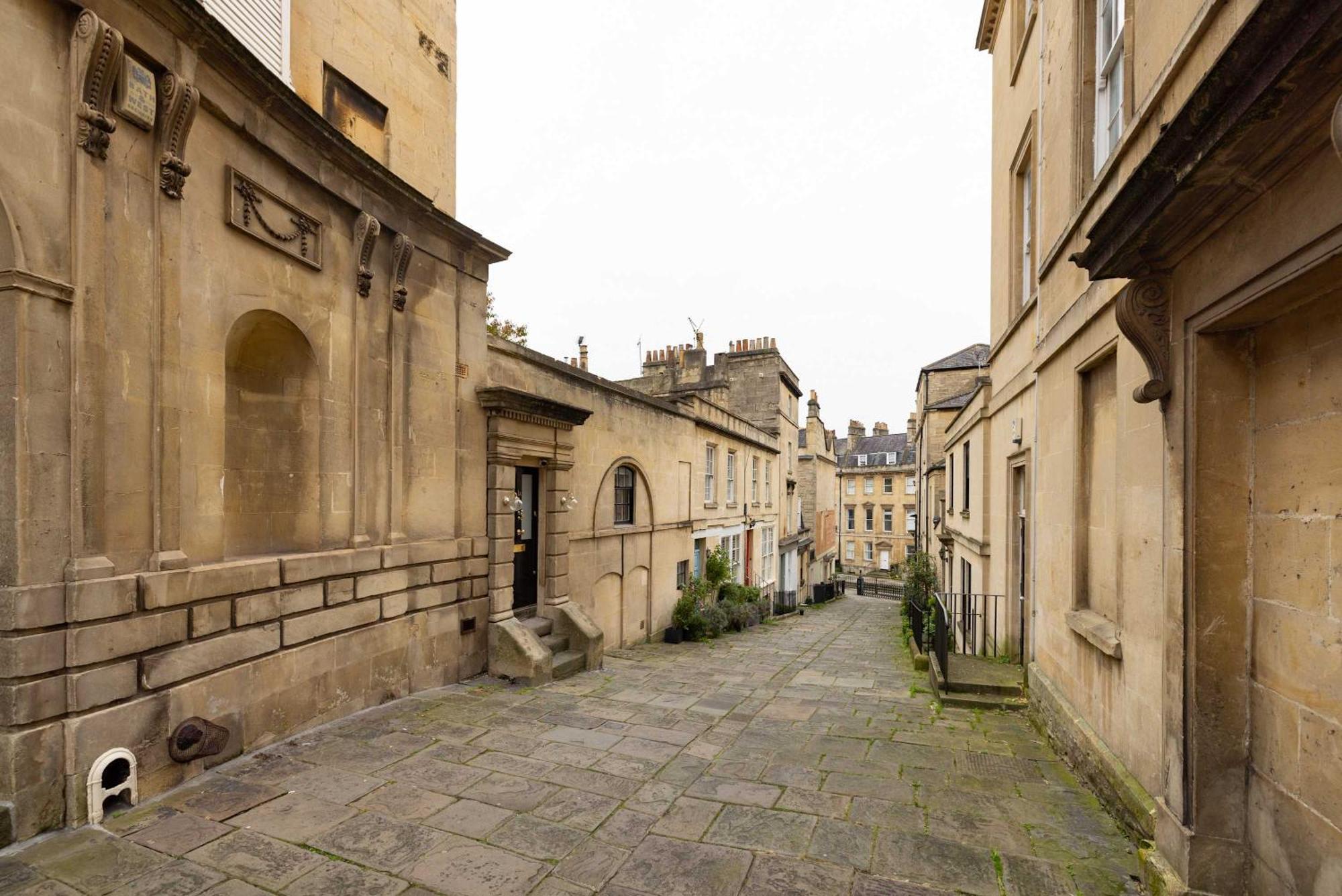 Charming One-bedroom Retreat In Historic