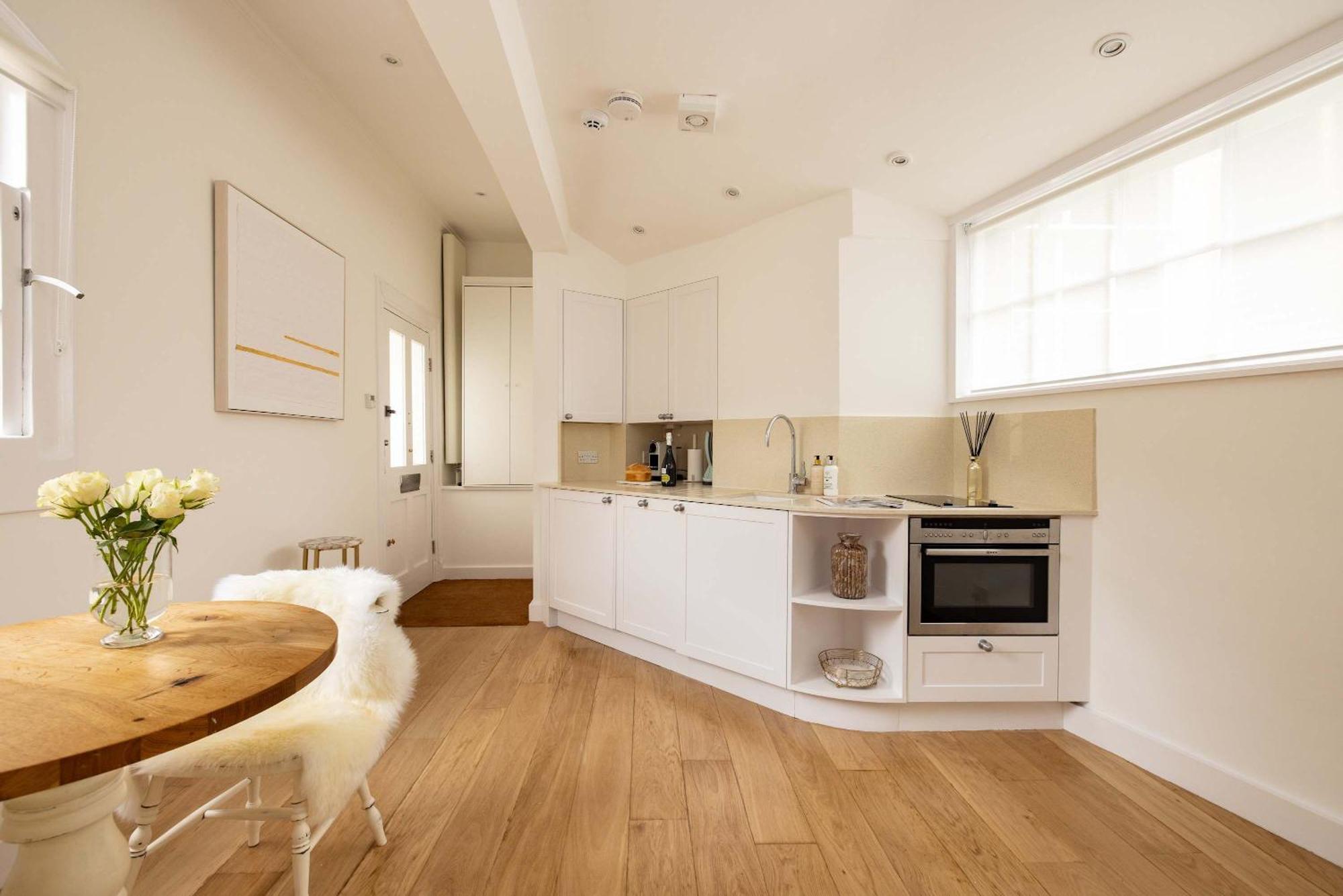 Charming One-bedroom Retreat In Historic