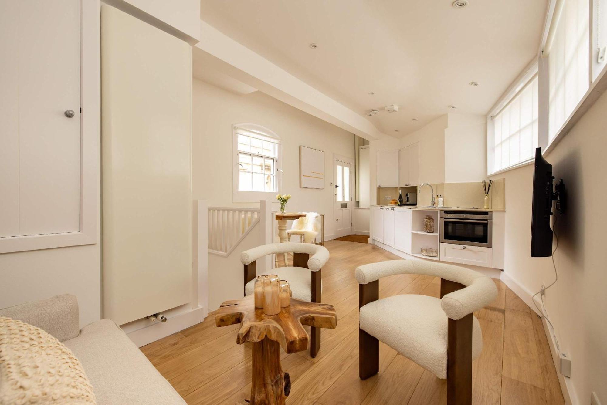 Charming One-bedroom Retreat In Historic Apartment