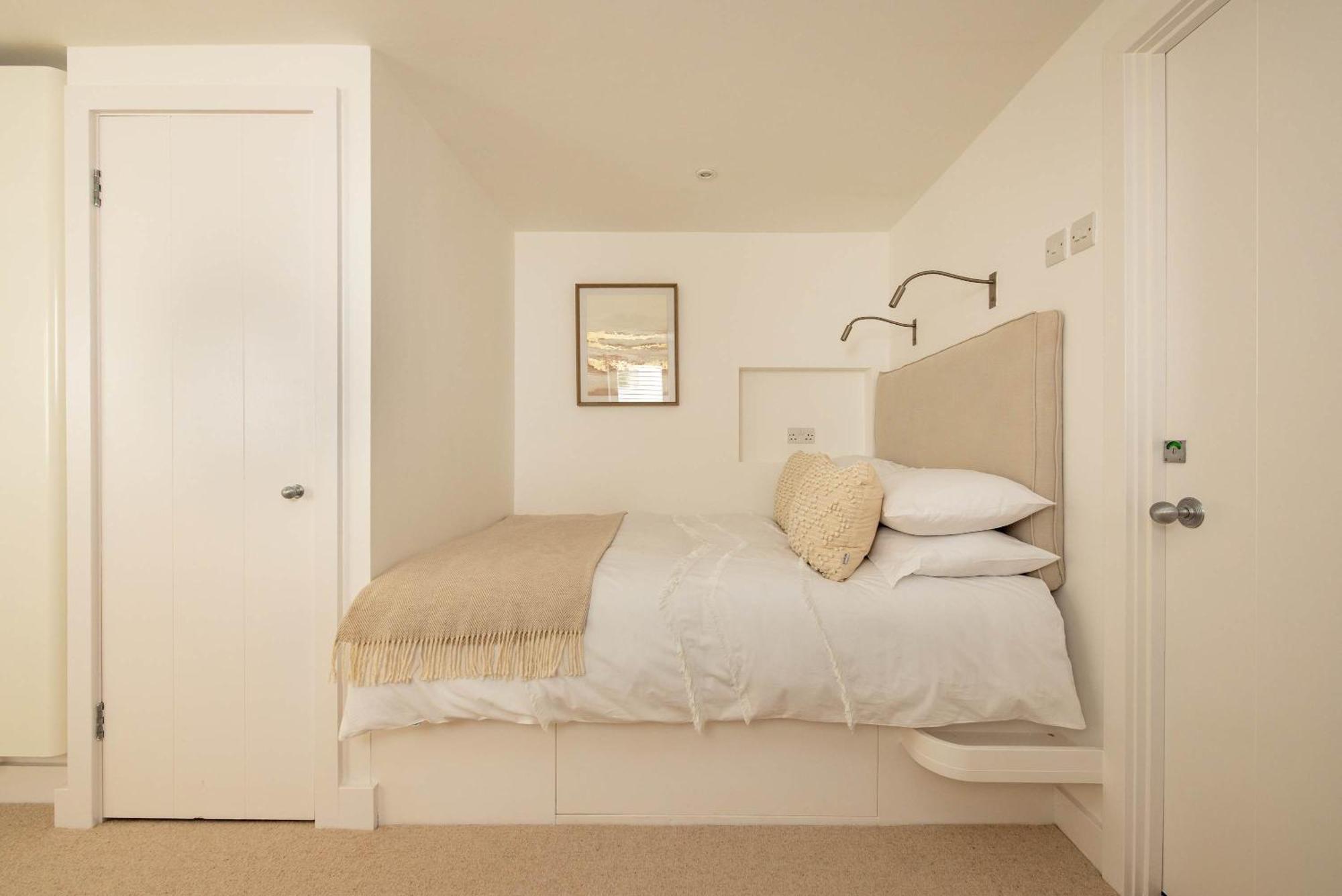 Apartment Charming One-bedroom Retreat In Historic *