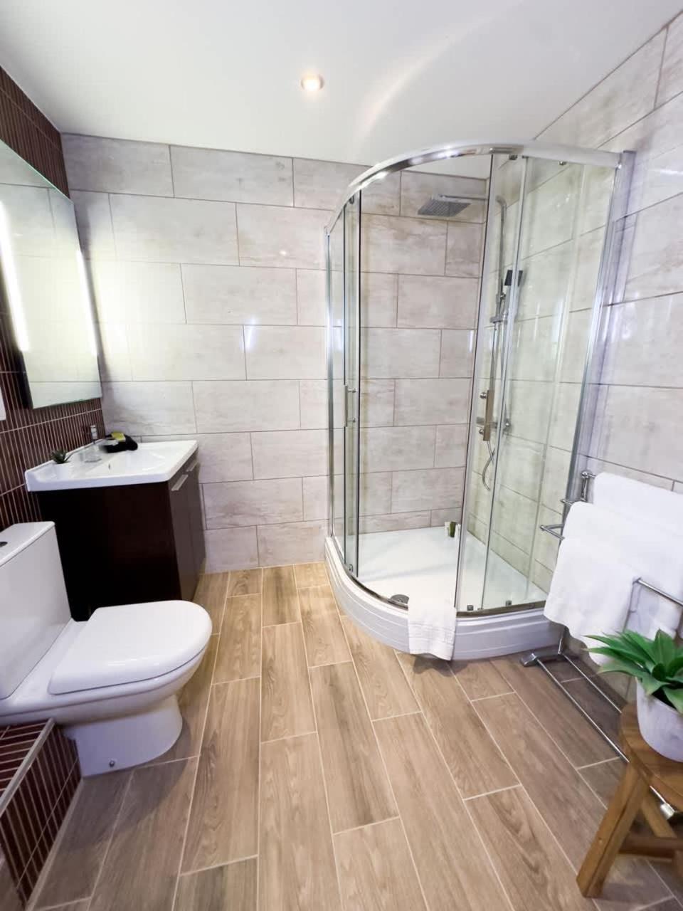Stunning 2 Bedroom In Converted Chapel * Bath