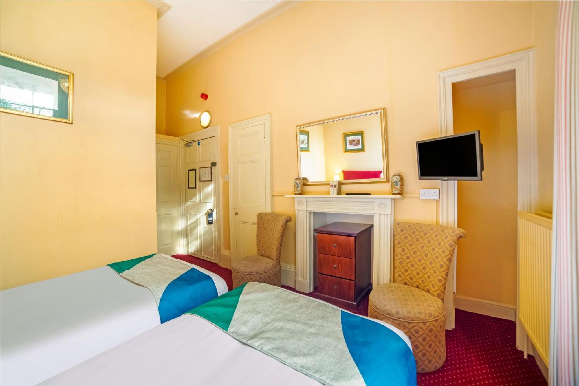 Oyo Bailbrook Lodge, 4* Bath