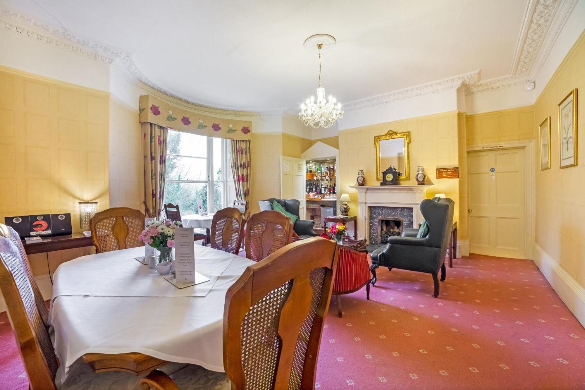 Oyo Bailbrook Lodge, 4* Bath