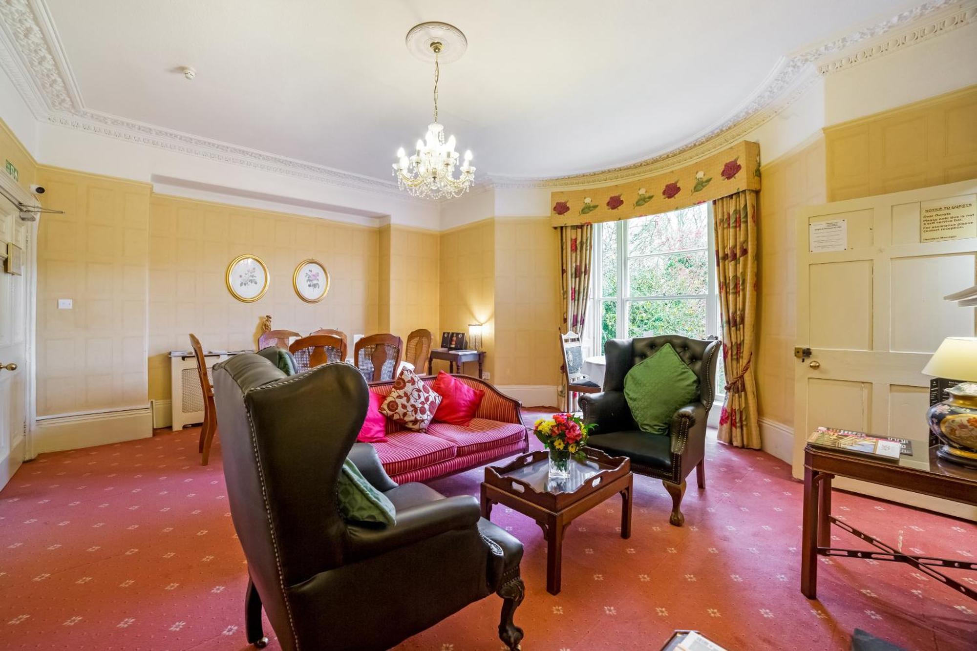 Oyo Bailbrook Lodge, 4* Bath