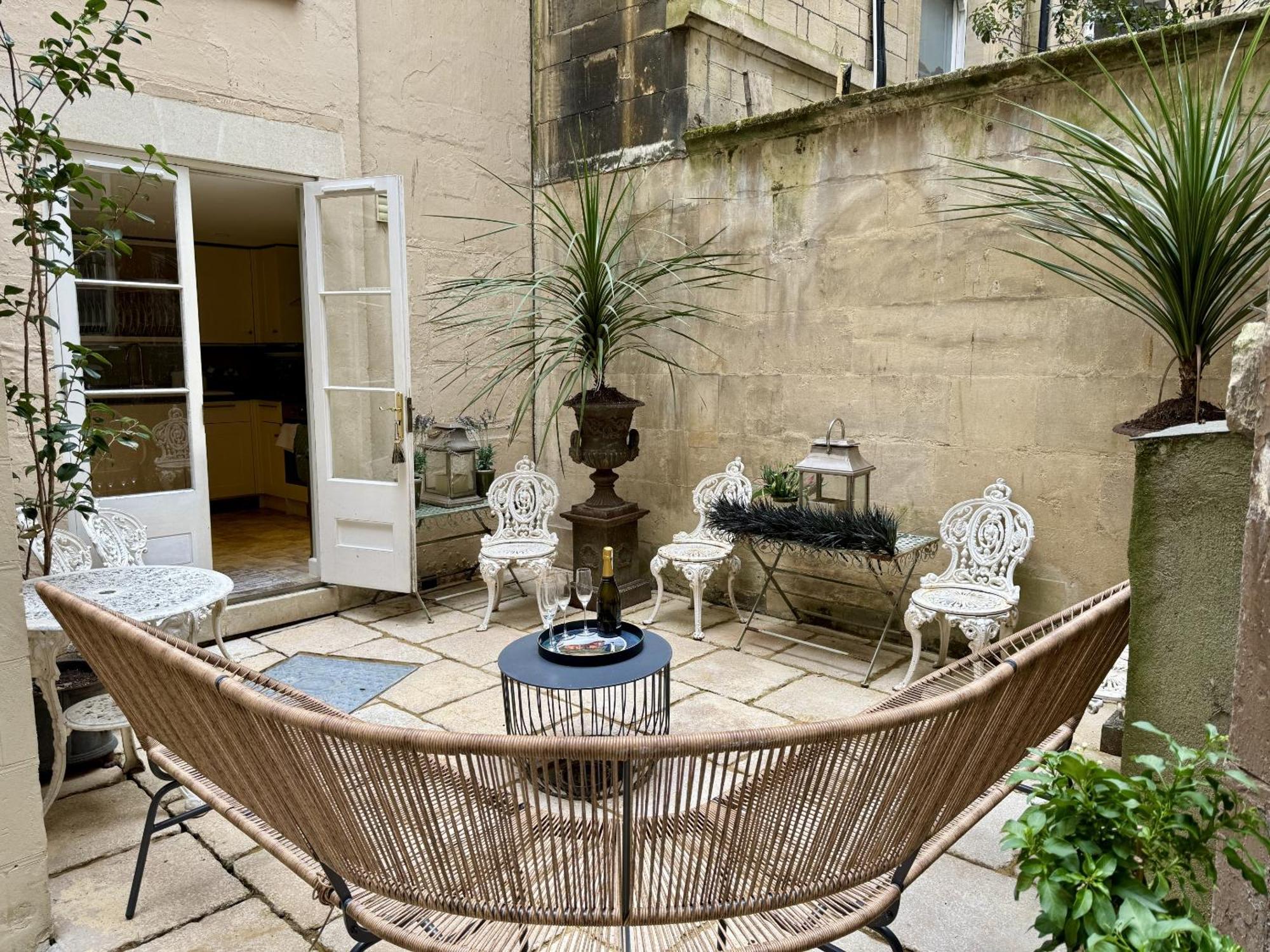 Abbey Mews In The Heart Of Bath