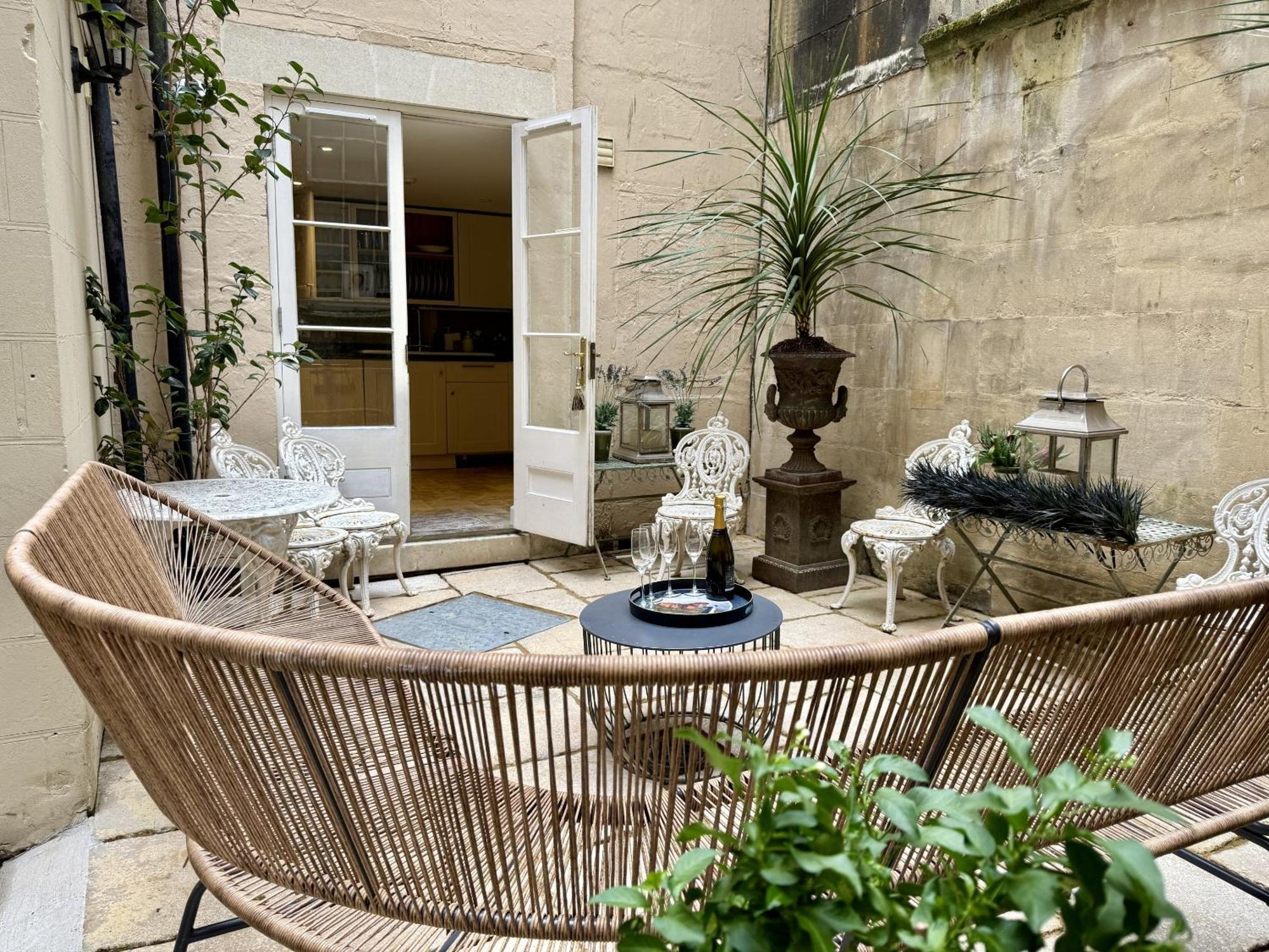Abbey Mews In The Heart Of Bath
