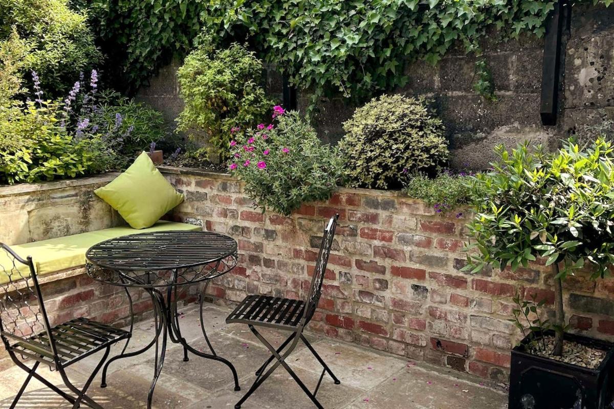 Stunning Town House In Centre- Free Parking! Holiday home