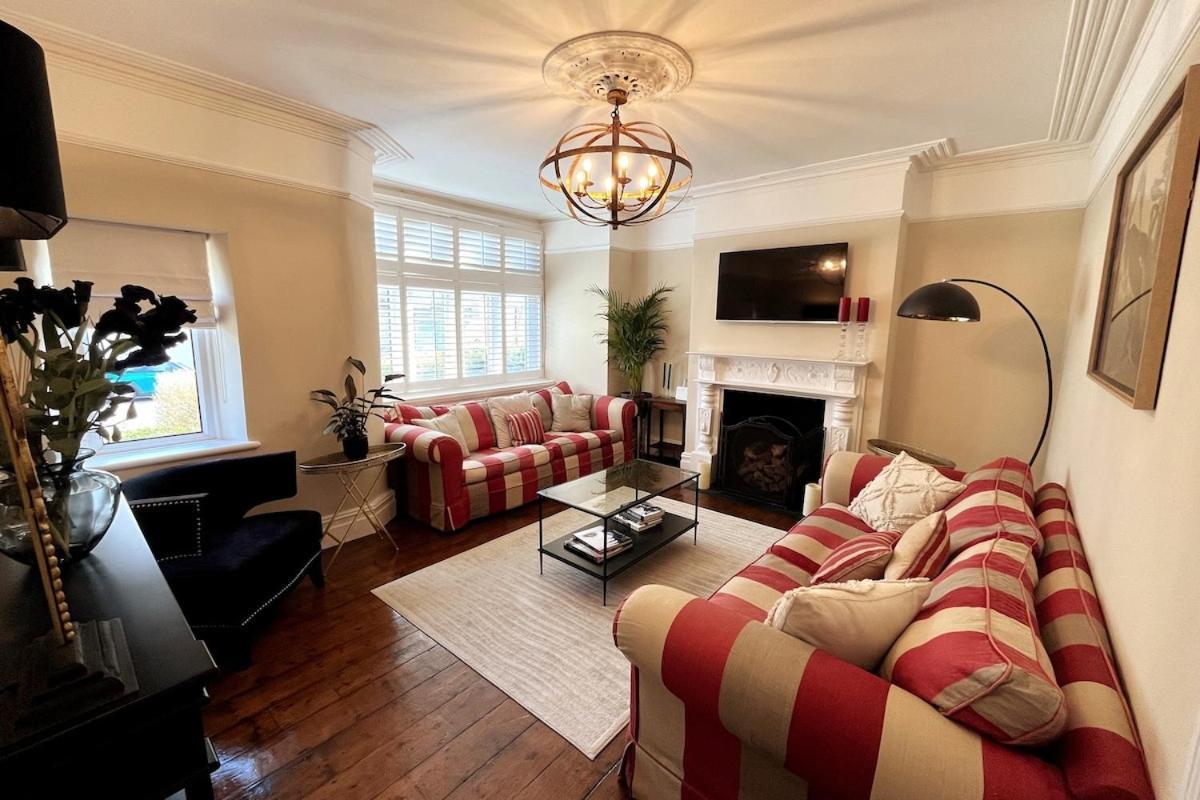 Stunning Town House In Centre- Free Parking! Holiday home *