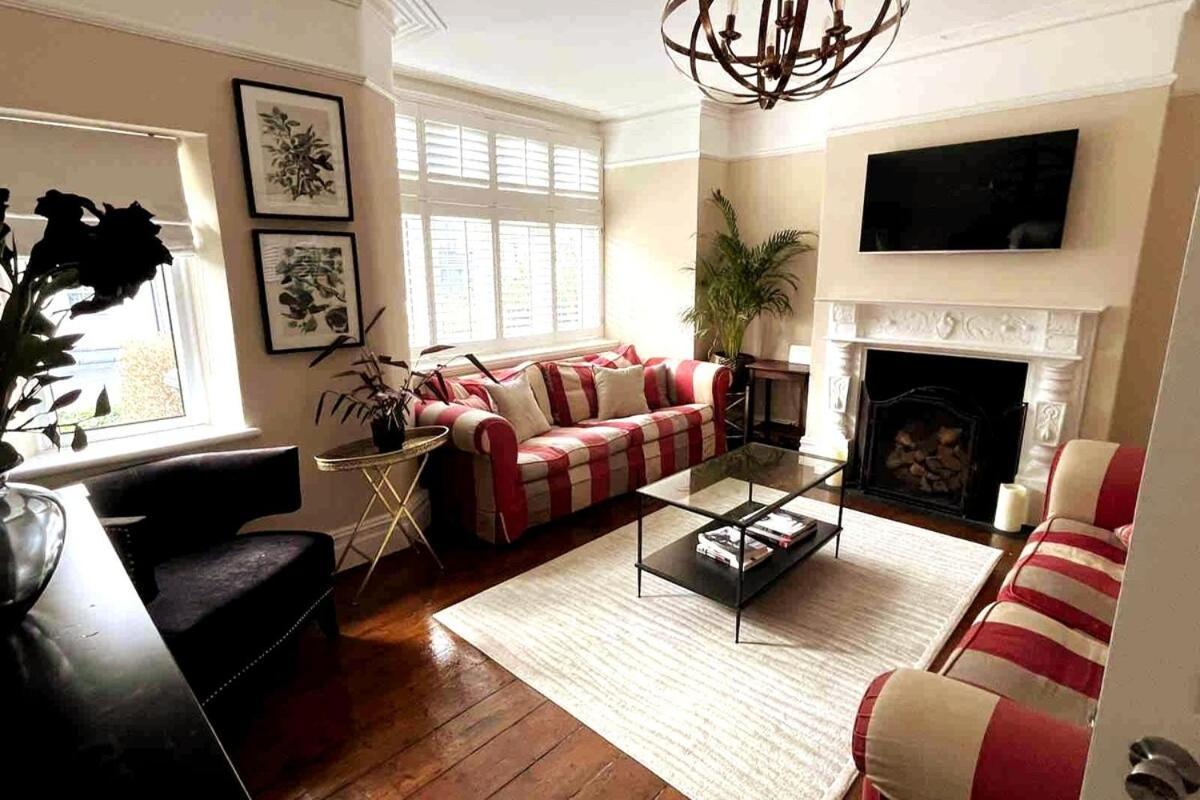 Stunning Town House In Centre- Free Parking! Holiday home