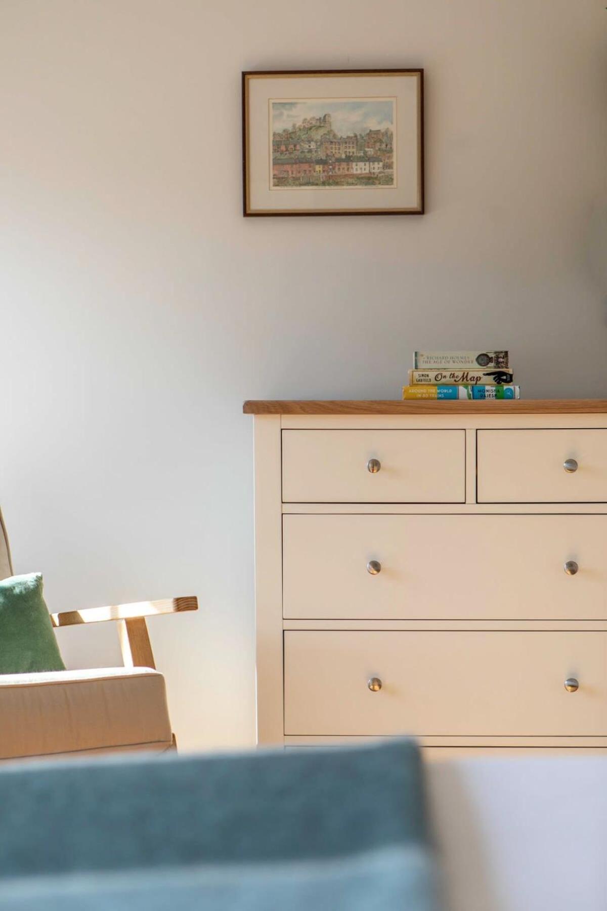 Apartment Bright Open Plan Living - - Free Parking Bath