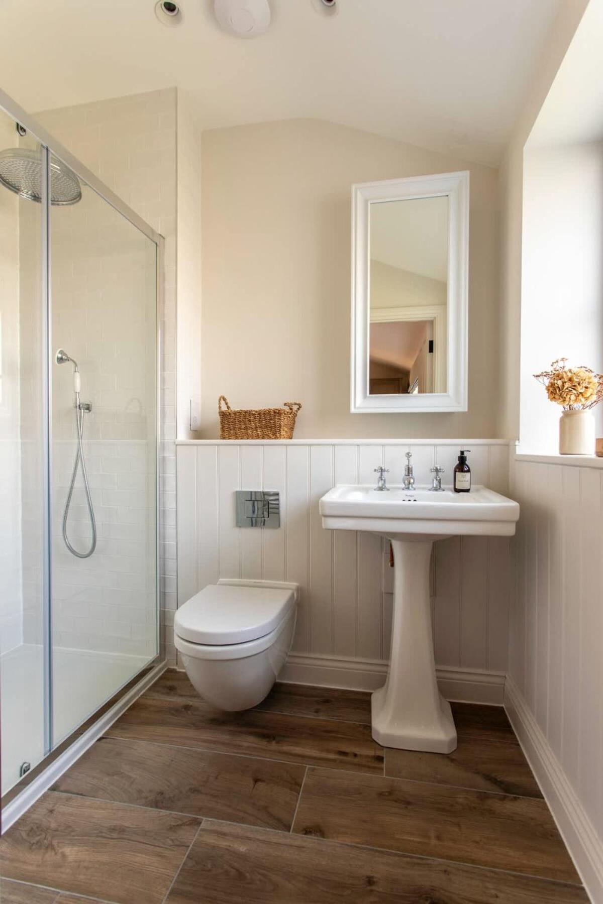 Bright Open Plan Living - - Free Parking Apartment Bath