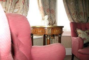 Guest house Cranleigh 4*