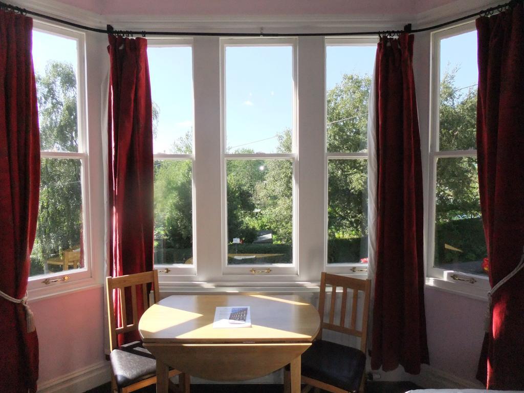 Bed & Breakfast Elgin 3*