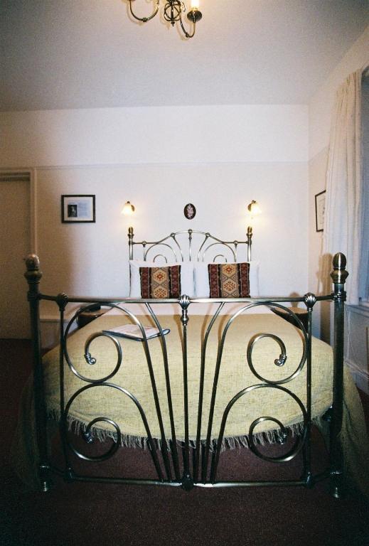Milton House 4*