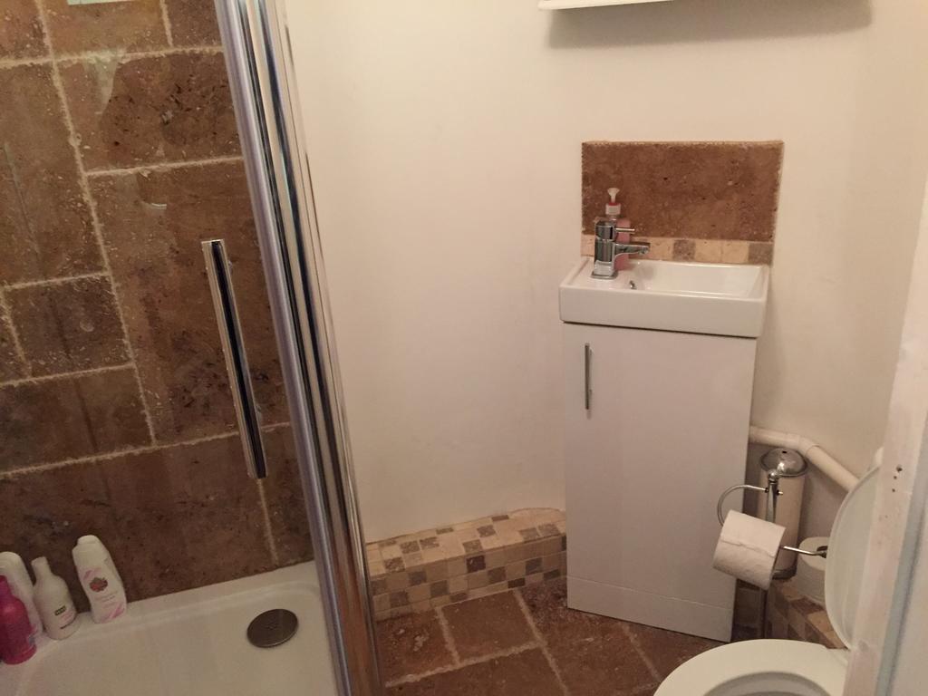 Quiet Lower Floor 2 Bed With Private Patio Garden
