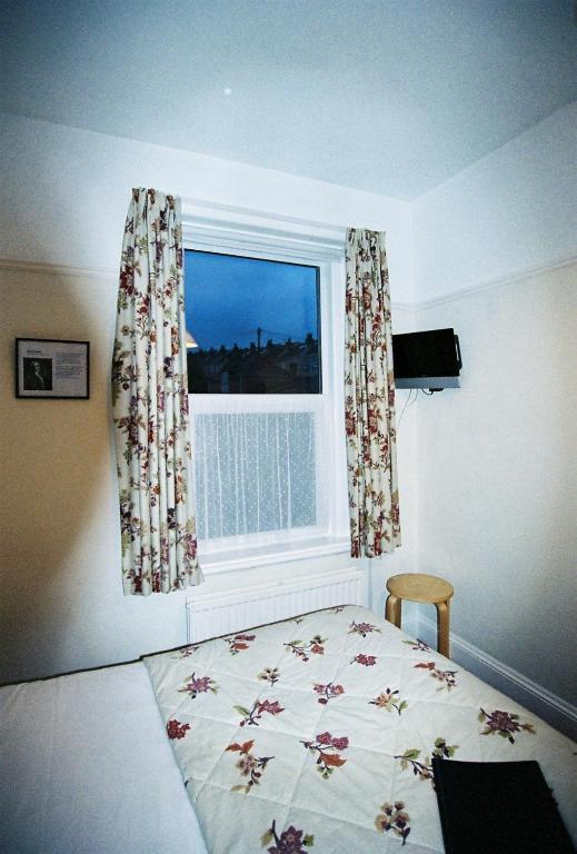 Milton House 4*
