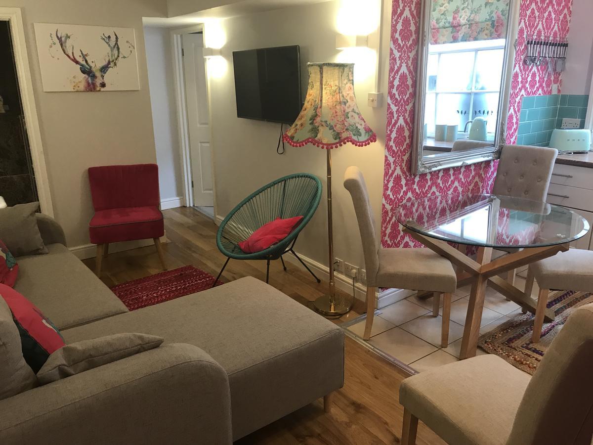 2 Bed, Ground Floor Bijou Georgian Bath