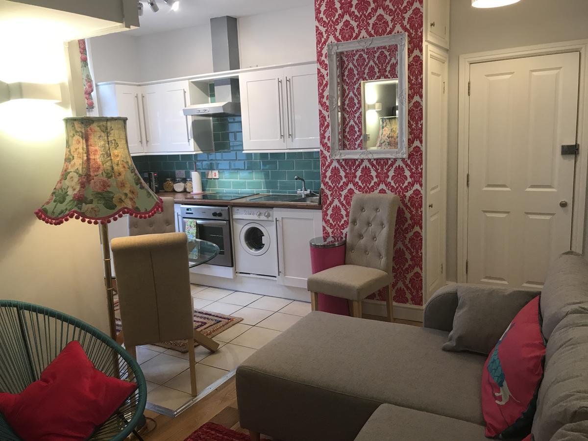 2 Bed, Ground Floor Bijou Georgian * Bath