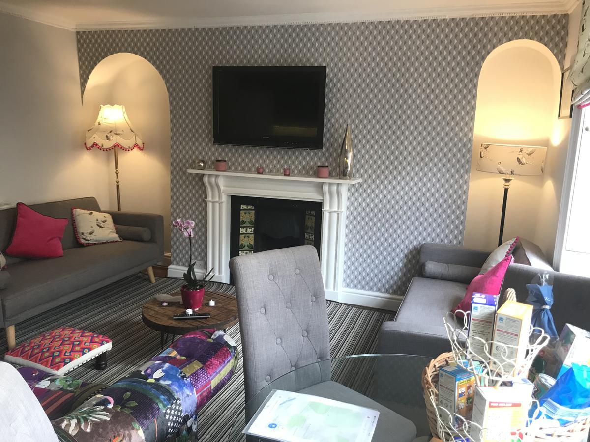City Centre - Rivers Street, Quiet 2 Bed Ground Floor Georgian Garden Apartment Bath