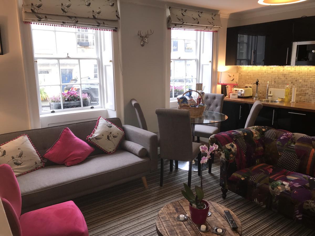 City Centre - Rivers Street, Quiet 2 Bed Ground Floor Georgian Garden Apartment 4*