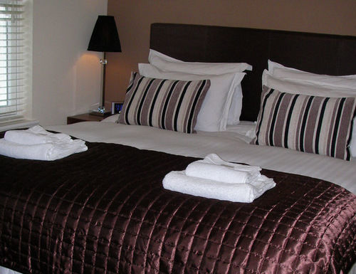 The House - Free 1st Breakfast - Free Parking Apartment Bath