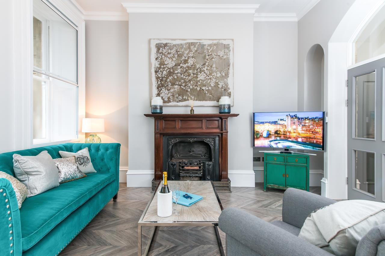 The Halcyon Apartments, Henry Street 4*