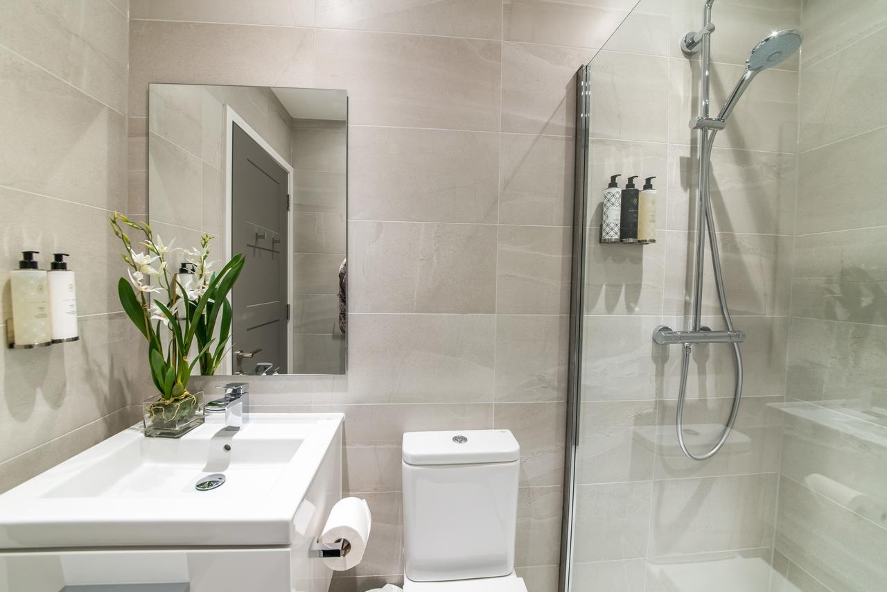 The Halcyon Apartments, Henry Street 4*
