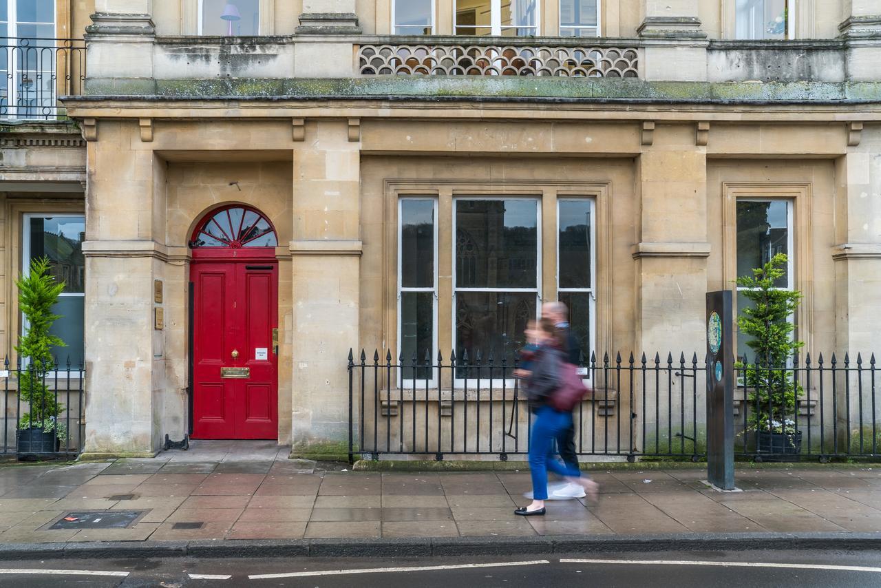 The Halcyon Apartments, Henry Street 4*