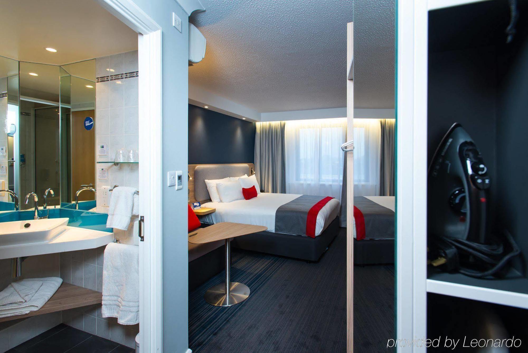 Express By Ihg Hotel 3*